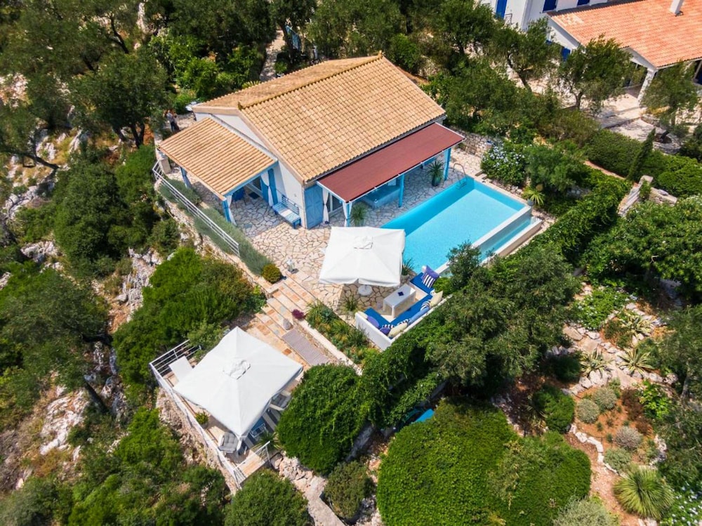 Myrtle Cottage Charming 2 bed Cottage — 4-Star Luxury Hotel in Gaios, Greece