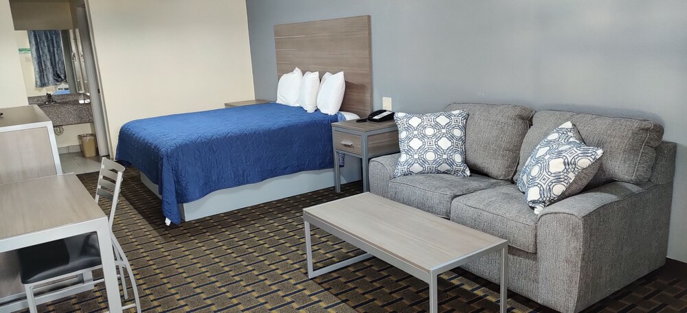 AmeriStay Inn &Suites - photo 9