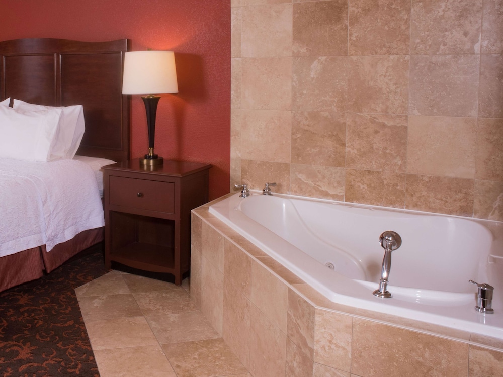 Hampton Inn & Suites Woodstock VA - photo 14