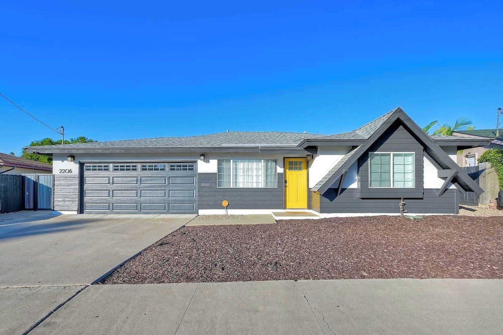 Immaculate 3 BDR in Oceanside Private Pool & Spa - photo 30