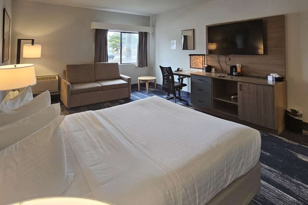 Edgewater Inn and Suites an Ascend Collection Hotel - photo 16