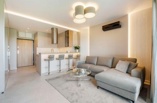 SKY Home Pearl Manufaktura Parking Klimatyzacja Dostęp na Kod — 4-Star Luxury Hotel in Lodz, Poland