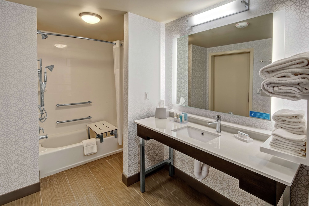 Hampton Inn Fresno Airport - photo 18