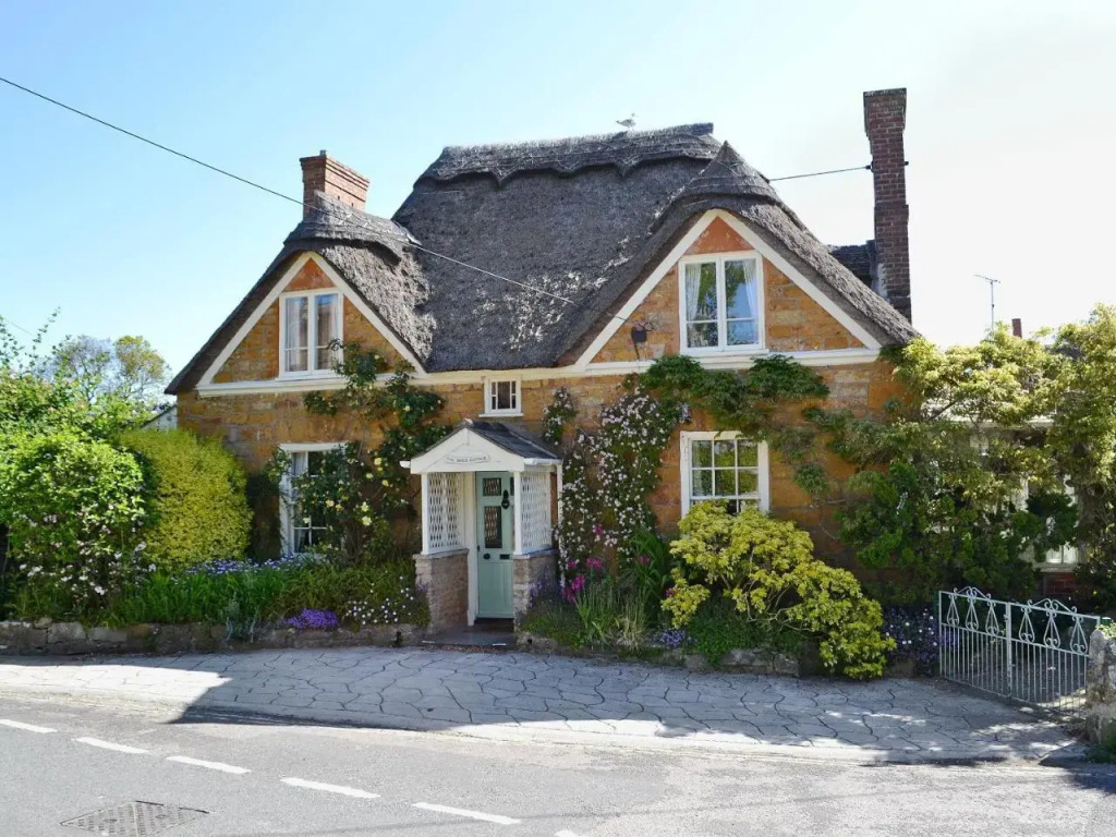 Swiss Cottage — 4-Star Luxury Hotel in Bridport, United Kingdom