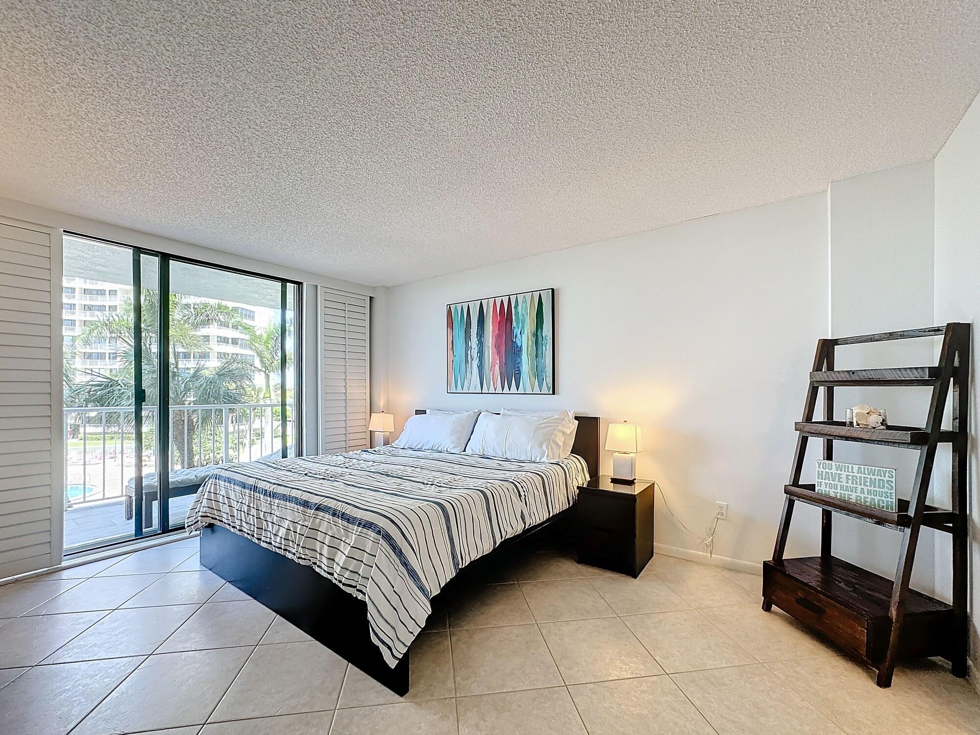Beach Front Condo In Paradise Marco Island — 4-Star Luxury Hotel in Marco Island, United States