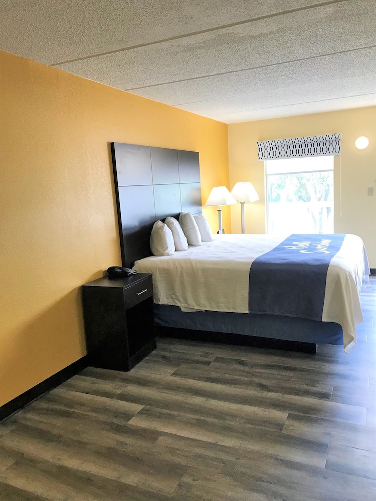 Days Inn by Wyndham Ridgeland South Carolina - photo 15