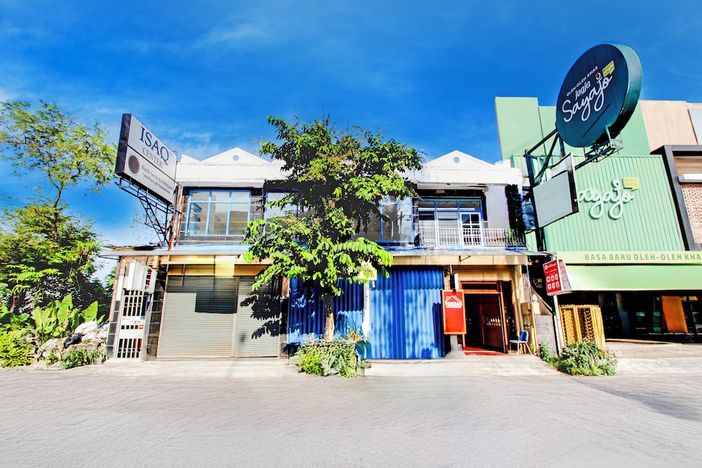 Hotel O Near Tugu Yogyakarta 1 formerly Crown Residence — 4-Star Luxury Hotel in Yogyakarta, Indonesia