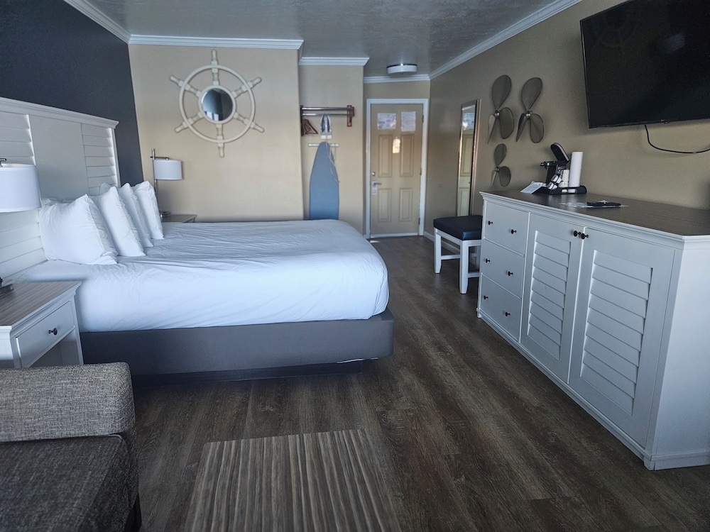Capt. Thomson's Resort - photo 22