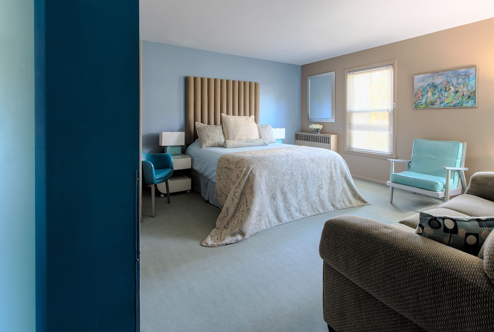 The Roxbury - photo 32