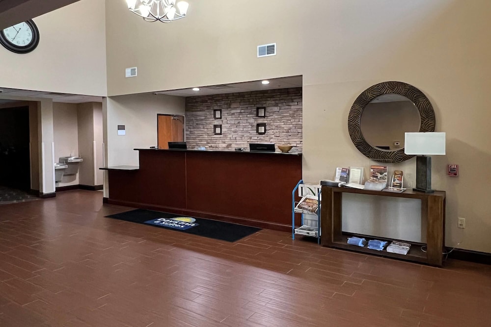 Days Inn & Suites by Wyndham Manheim Lebanon - photo 2