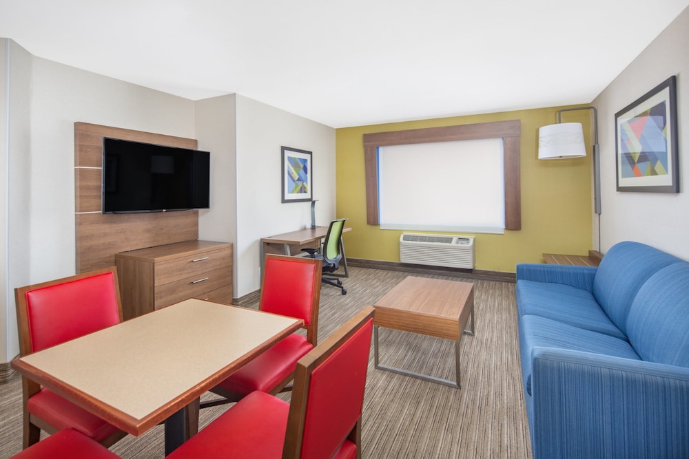 Holiday Inn Express Hotel & Suites Bishop by IHG - photo 18