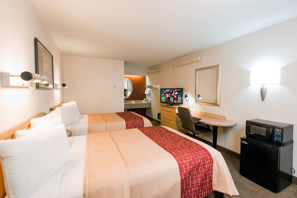 Red Roof Inn Buffalo Hamburg I 90 - photo 3