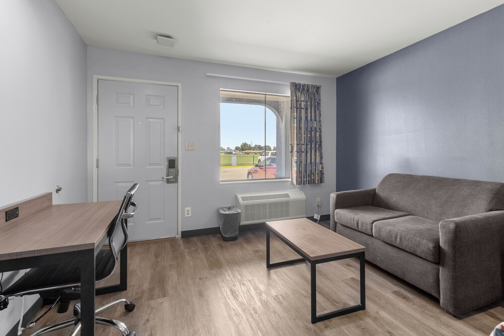 Express Inn and Suites - photo 26