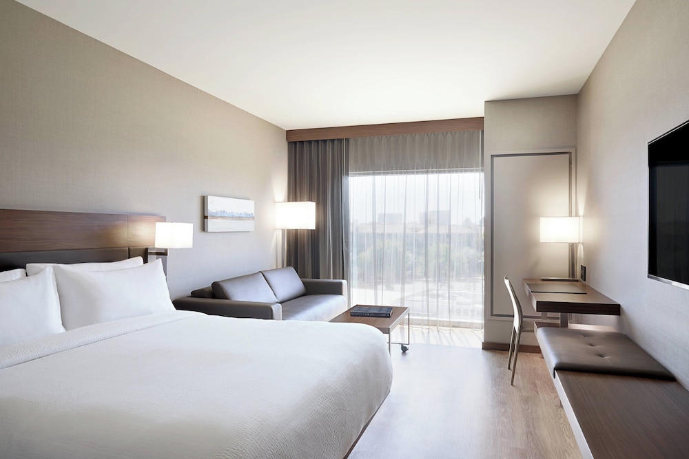 AC Hotel Irvine - photo 9