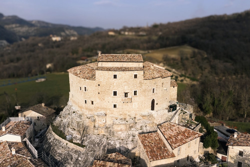 Castel Di Luco — 4-Star Luxury Hotel in Acquasanta Terme, Italy