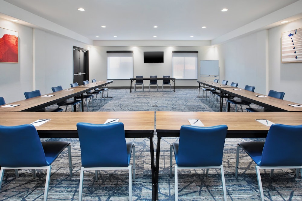 Holiday Inn Express & Suites Duncan by IHG - photo 49