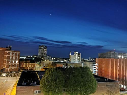 Paramount city view — 4-Star Luxury Hotel in Swindon, United Kingdom
