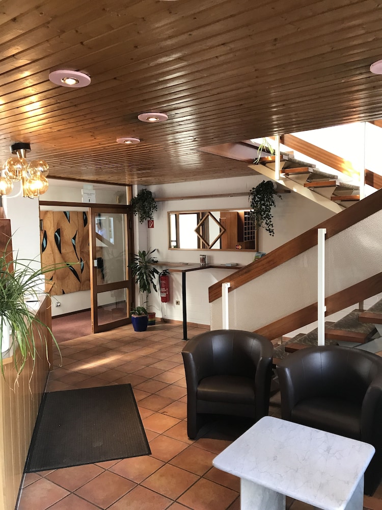 Hotel Cafe Kinnel — hotel in Muehlheim Am Main