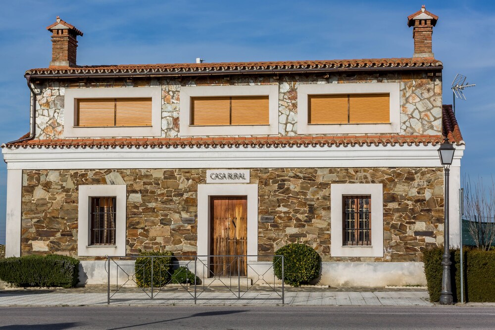 Casa Rural Caseta de Los Camineros — 4-Star Luxury Hotel in Garrovillas, Spain
