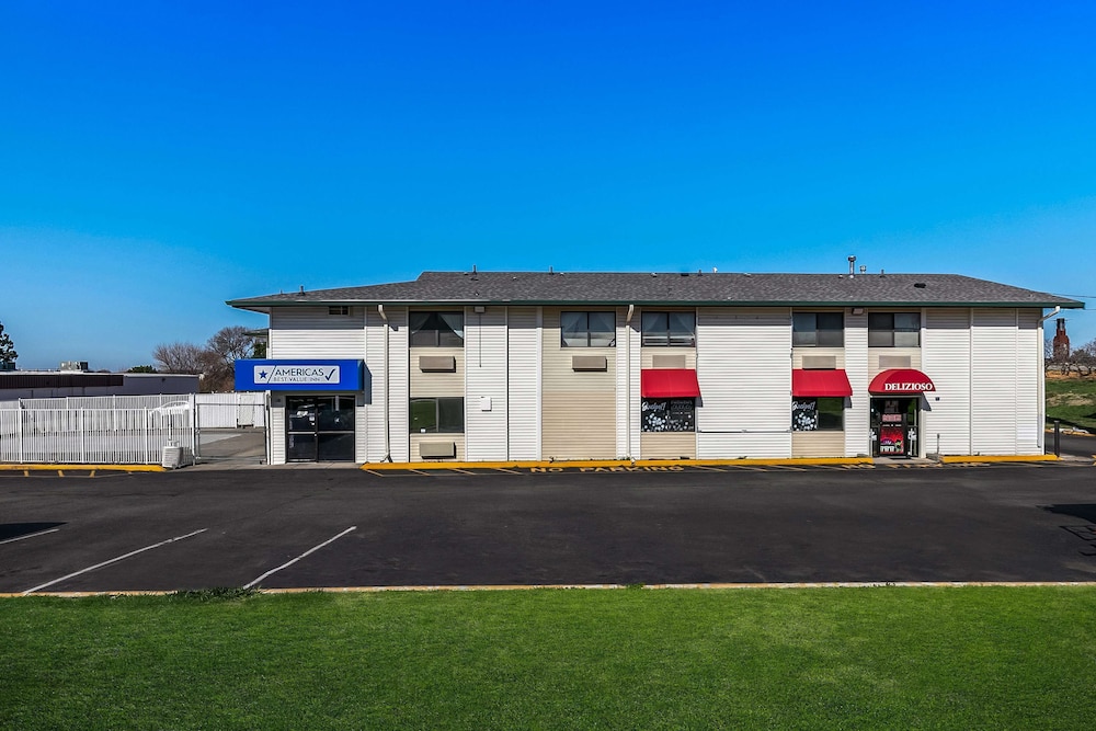 Americas Best Value Inn Lincoln Airport - photo 41