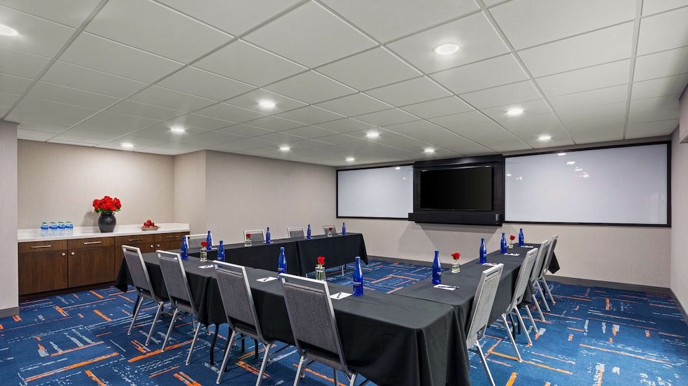 Hampton Inn Bloomington - photo 56