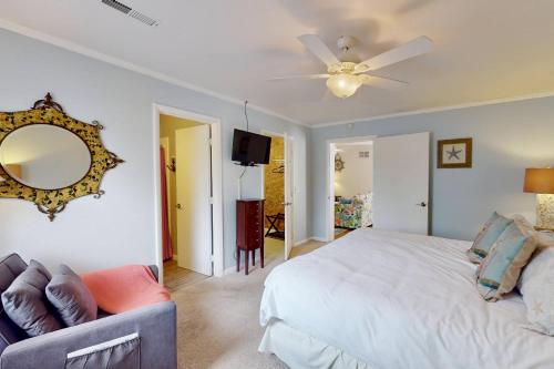 Lorraine's Beach Cottage — 4-Star Luxury Hotel in Kure Beach, United States