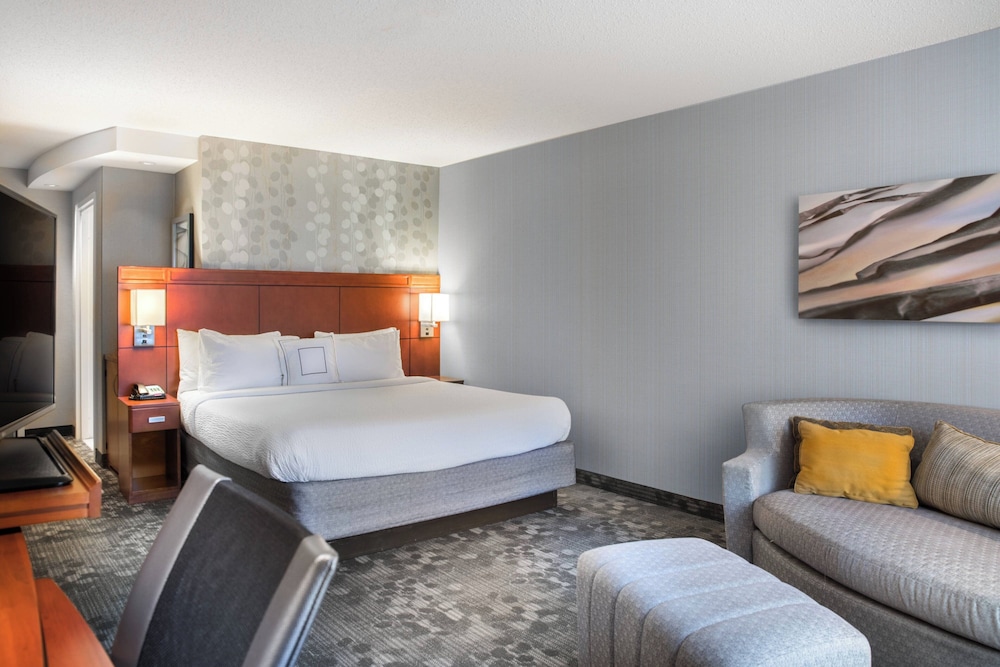 Courtyard Marriott Denton - photo 11