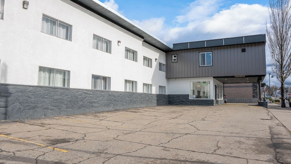 Uptowner Hotel — Creston