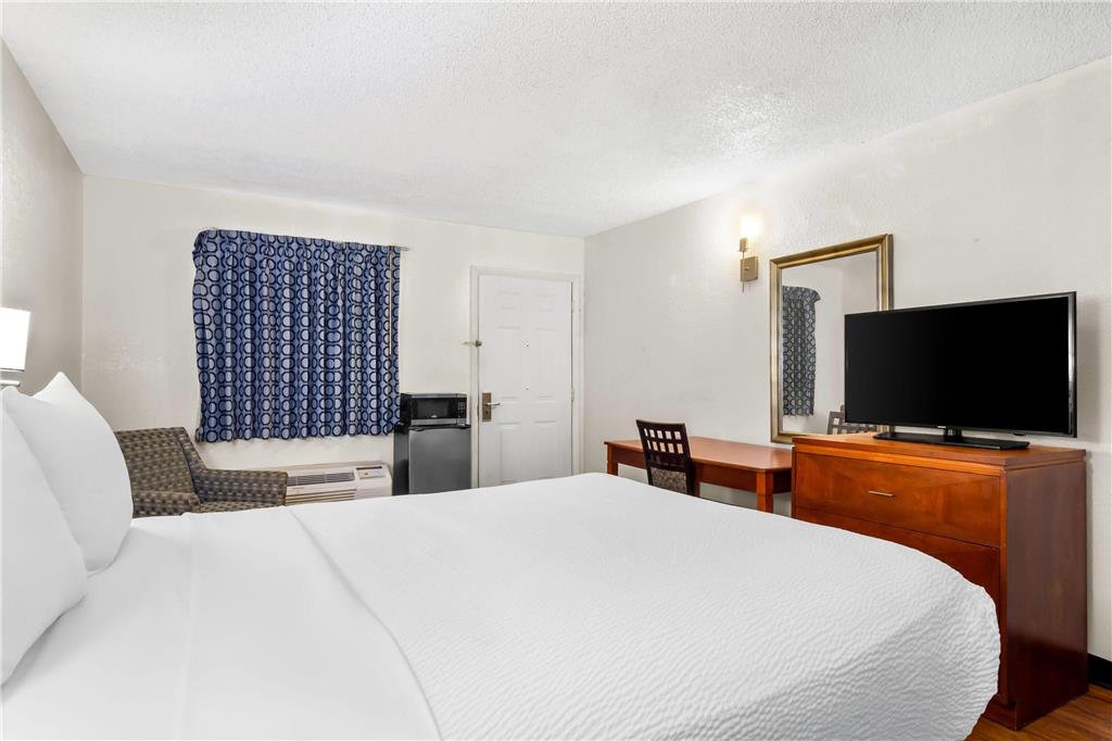 Travelodge Suites by Wyndham MacClenny - photo 21