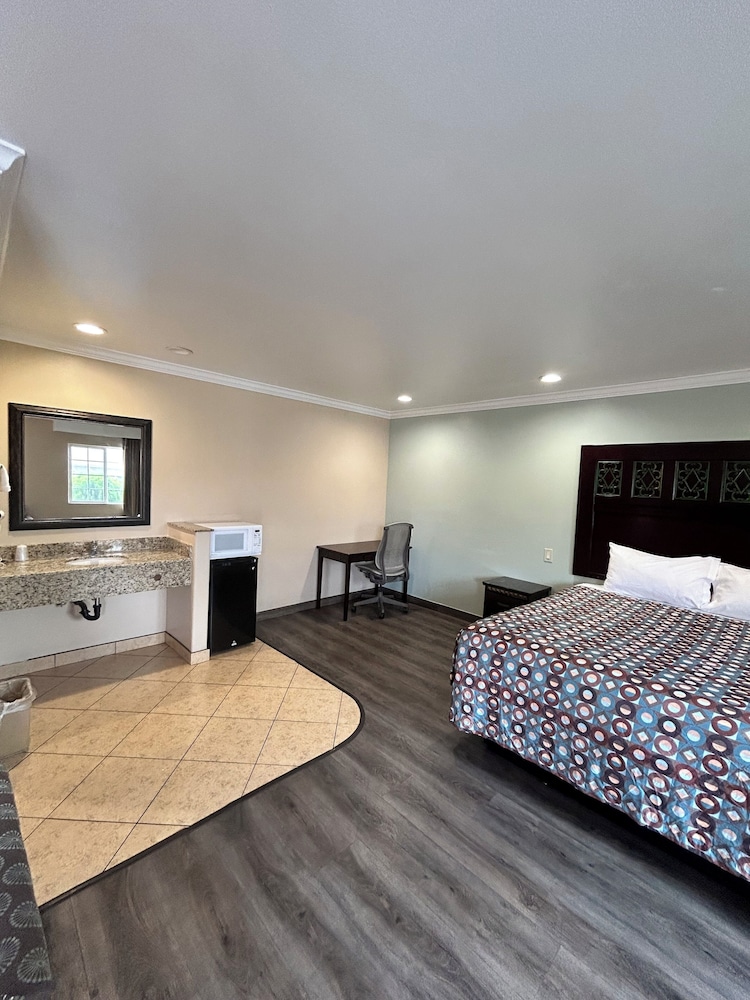 Hyland Motel - photo 12