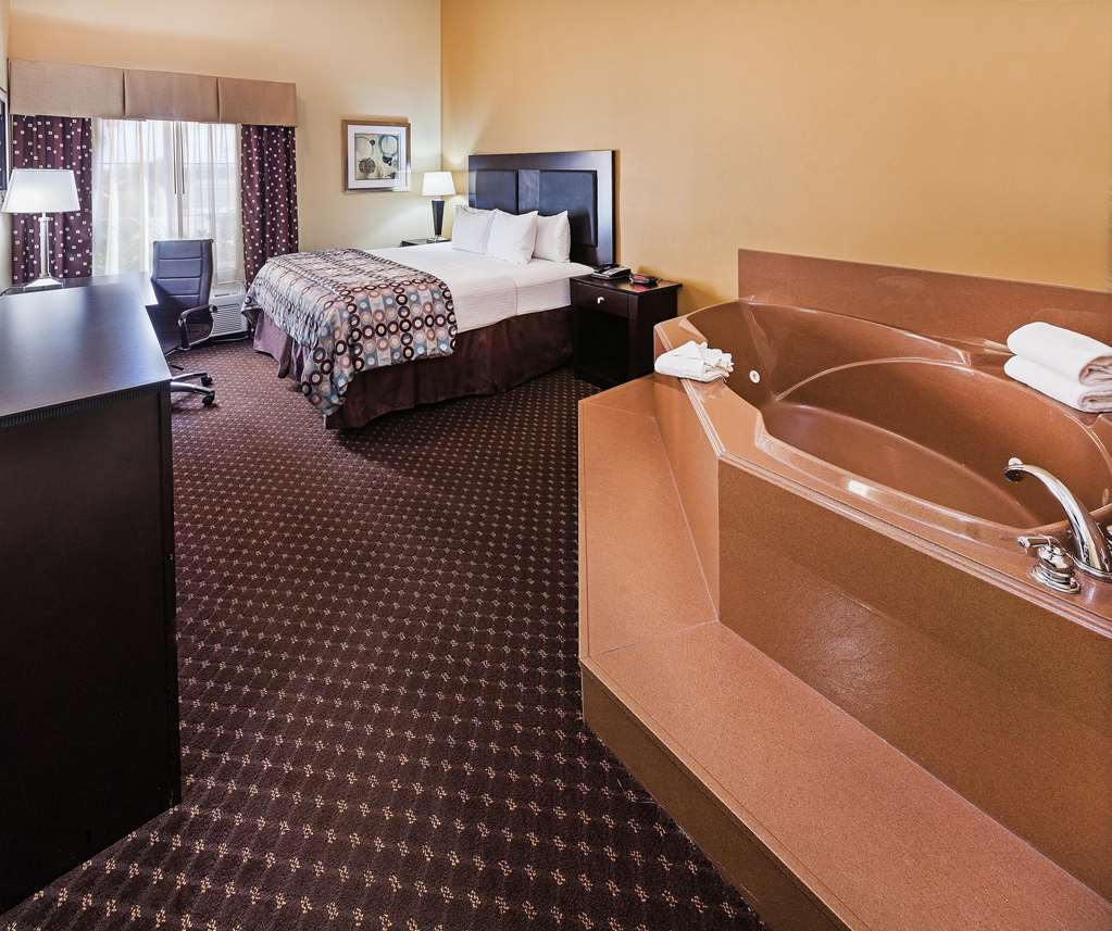 La Quinta Inn & Suites by Wyndham Alvin - photo 29