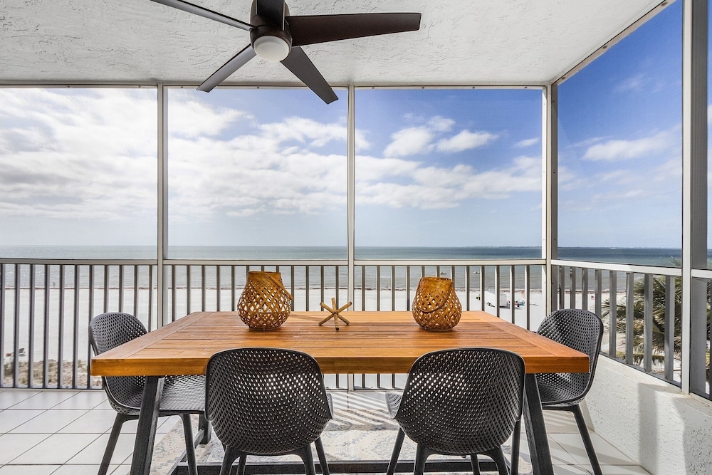 Fantastic Gulf Front Condo on the North end of the Island condo — 4-Star Luxury Hotel in Fort Myers Beach, United States