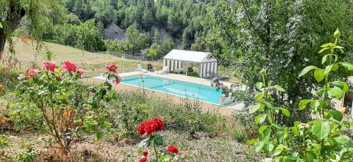Villa With 2 Bedrooms in Sisteron With Wonderful Mountain View Private Pool Furnished Garden 160 km From the Beach — 4-Star Luxury Hotel in Sisteron, France