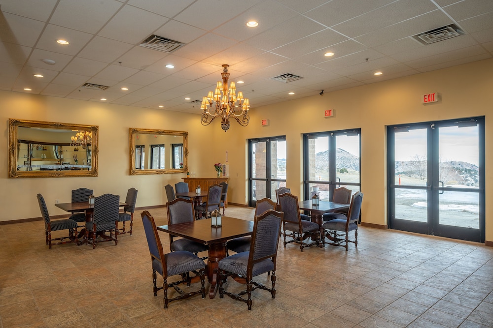 Silverland Inn and Suites - photo 12