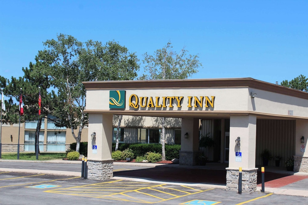 Quality Inn - carbon neutral hotel in Owen Sound