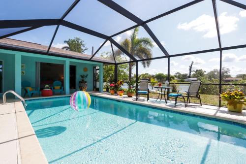 A Splash Of Water Family Friendly Retreat with Private Heated Pool and Lakefront View in Fort Myers, United States