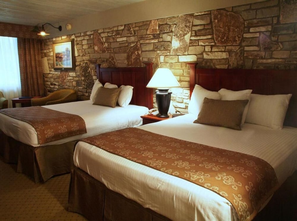 Inn of the Hills Resort and Conference Center - photo 10
