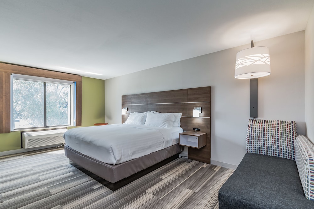 Holiday Inn Express Hotel & Suites South Bend by IHG - photo 8
