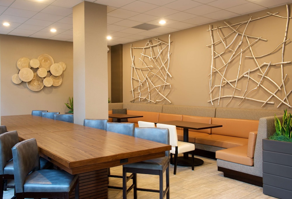 Embassy Suites by Hilton Seattle Bellevue - photo 42
