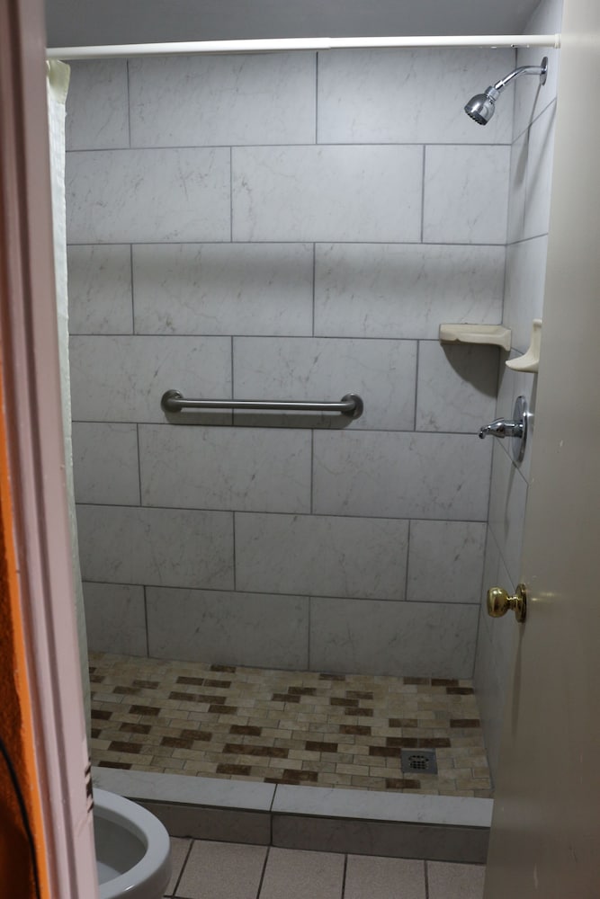 LoneStar Inn - photo 10