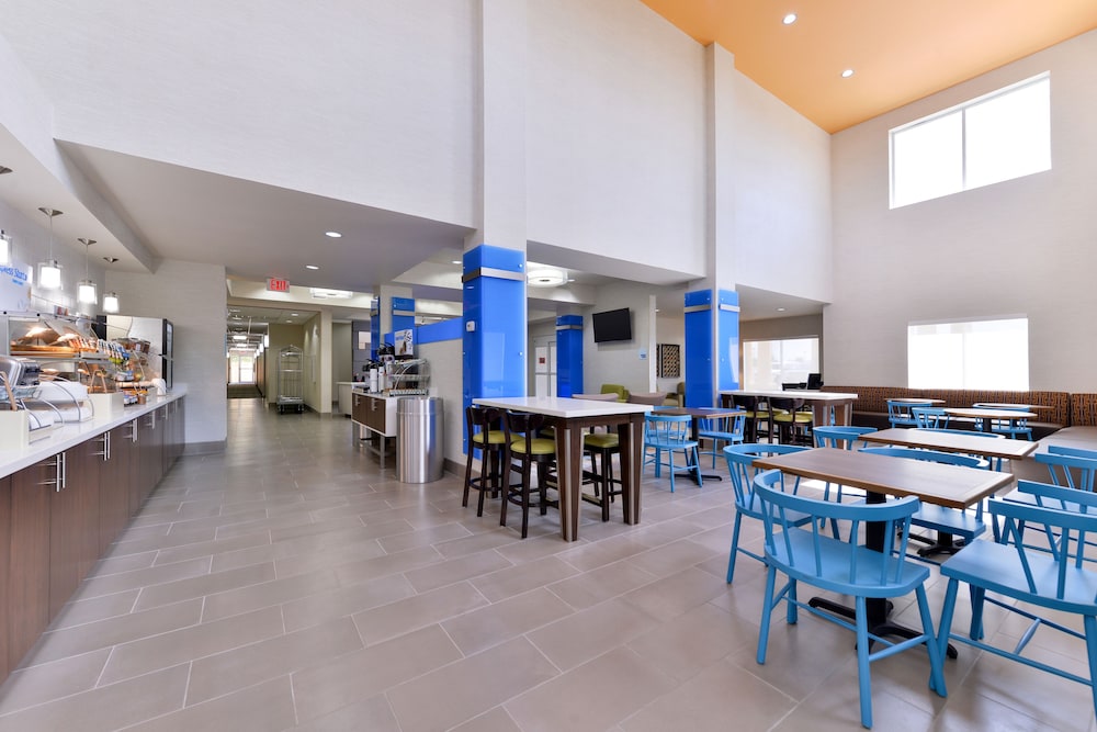 Holiday Inn Express & Suites Houston NW Tomball Area by IHG - photo 51