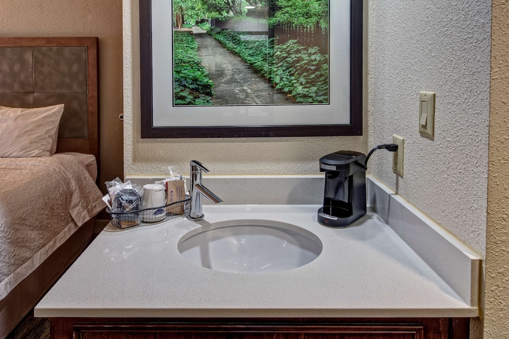 Hampton Inn Newberry Opera House - photo 14