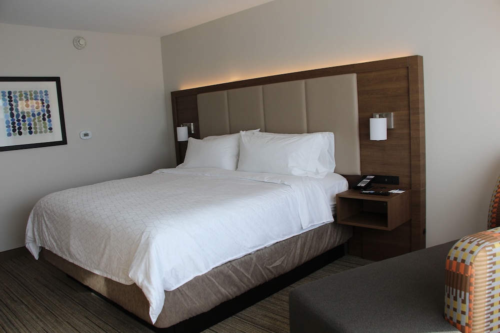 Holiday Inn Express & Suites Phoenix Airport North by IHG - photo 24