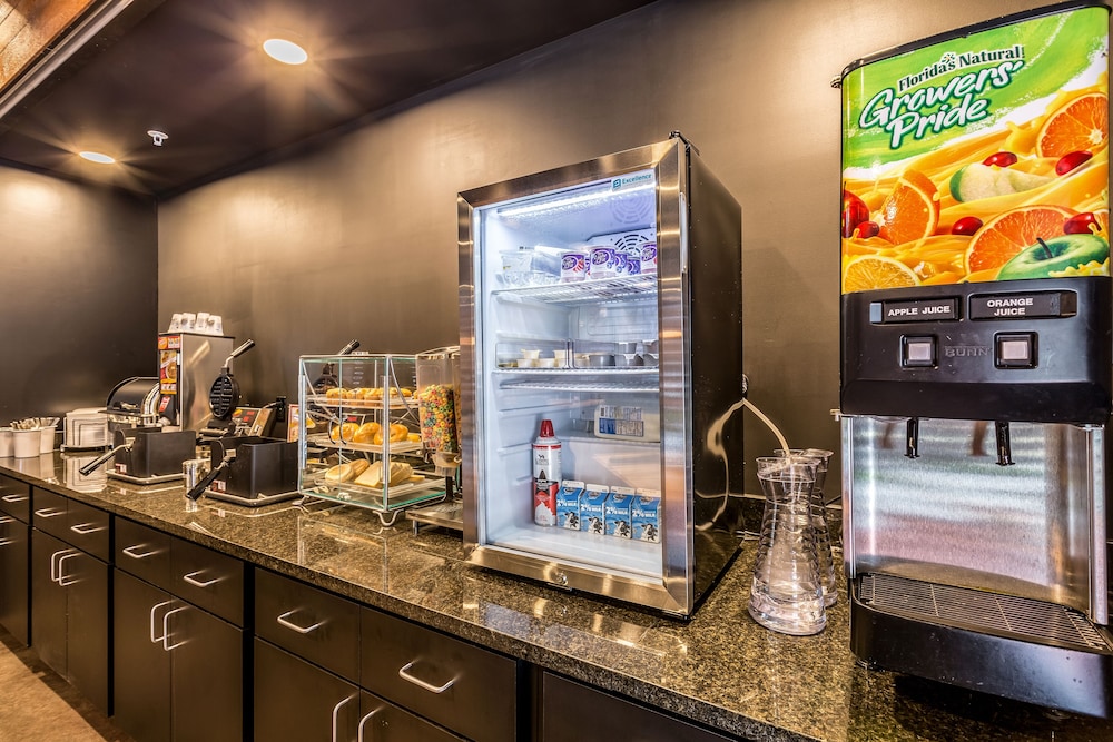 Cobblestone Hotel & Suites Hartford - photo 45