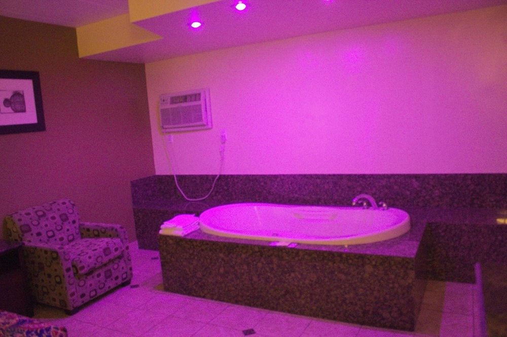 American Inn & Suites - photo 27