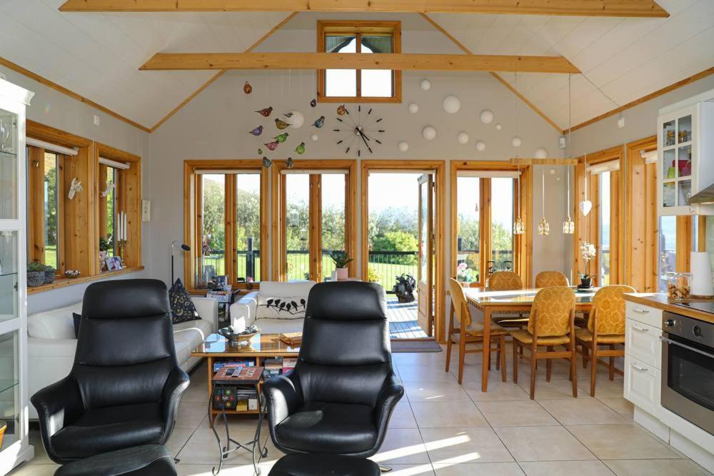 LL Properties Charming Panorama Family Cabin