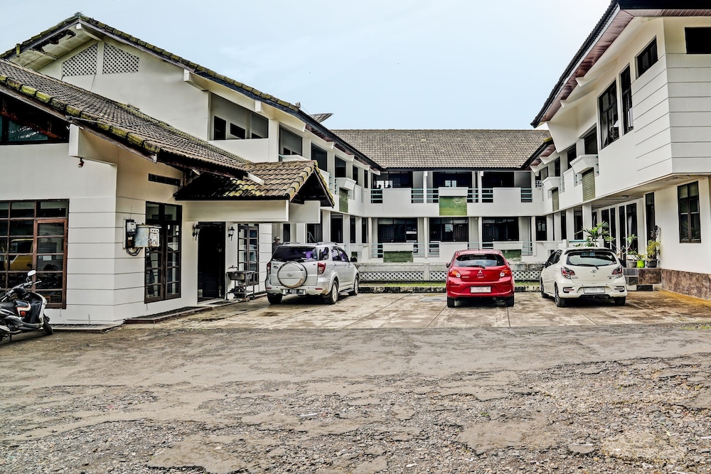 OYO 92324 Hotel Sinar Rejeki in Sukabumi, Indonesia