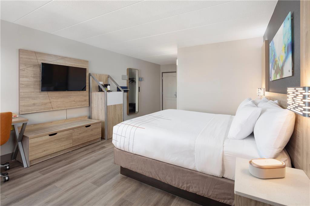 La Quinta Inn & Suites by Wyndham Lexington Park Patuxent - photo 11