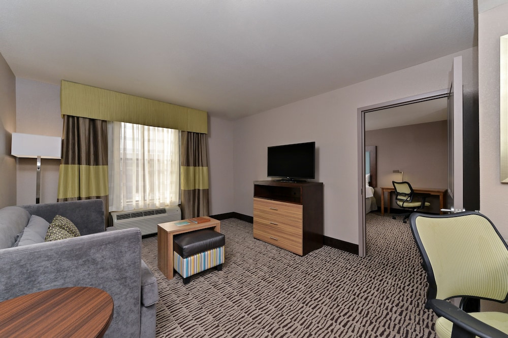 Homewood Suites By Hilton Cincinnati Mason - photo 24