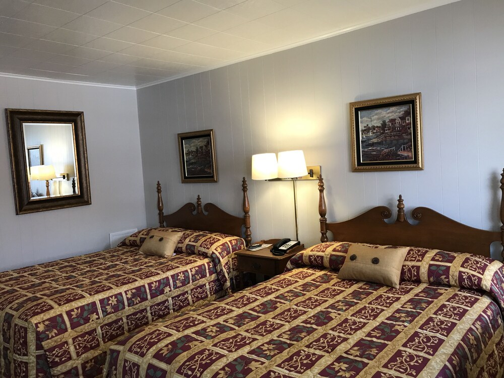 Lancaster Motel - photo 8